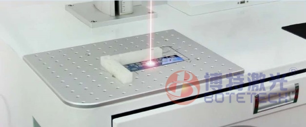 激光打標機在汽車內(nèi)飾行業(yè)綻放其獨特的光彩