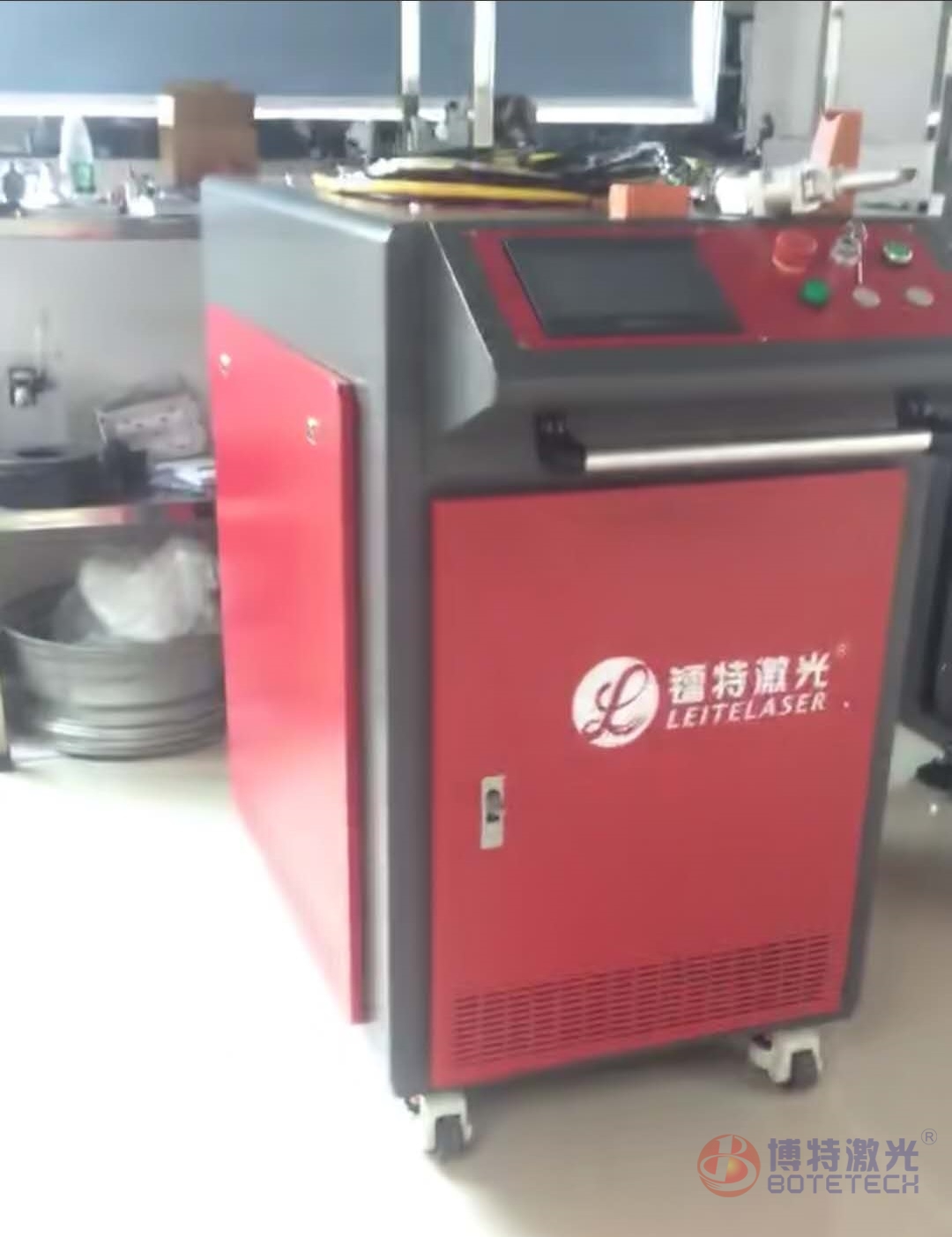 手持式激光焊接機(jī) 手持式激光焊接機(jī)