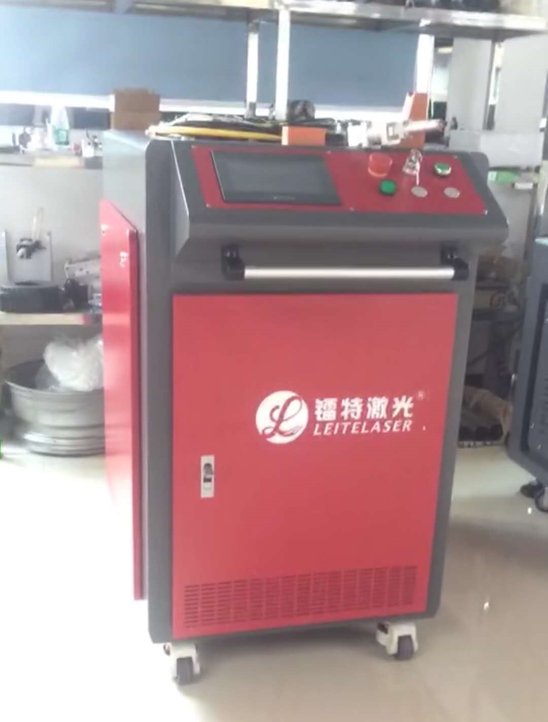 手持式激光焊接機(jī) 手持式激光焊接機(jī)